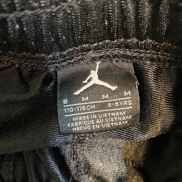Boys Air Jordan Shorts - Picture 5 of 6